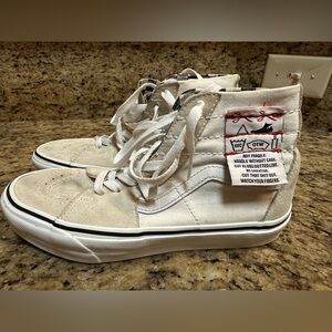 VANS Mid Top Skateboarding Sneaker - Size 6M/7.5W